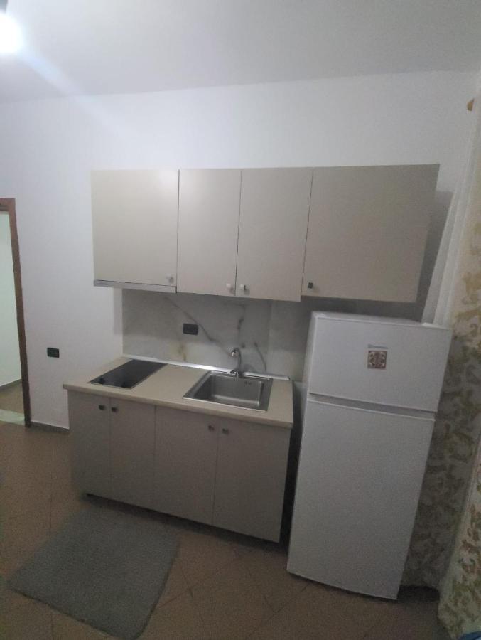 Hotel Noel Vlorë Buitenkant foto
