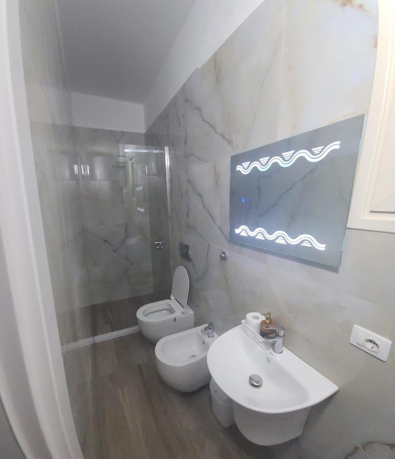 Hotel Noel Vlorë Buitenkant foto