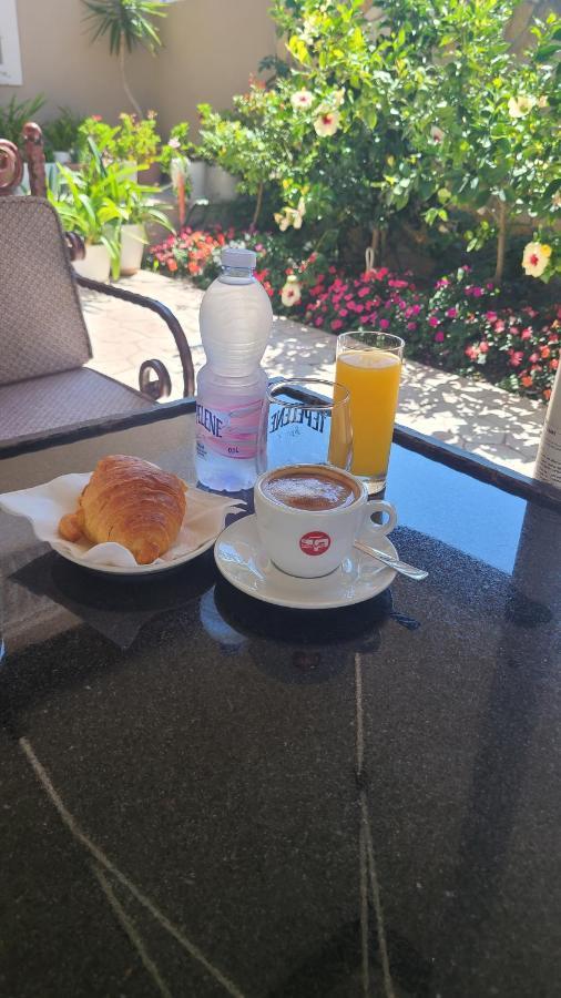 Hotel Noel Vlorë Buitenkant foto
