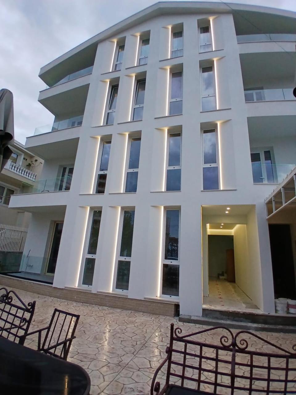 Hotel Noel Vlorë Buitenkant foto