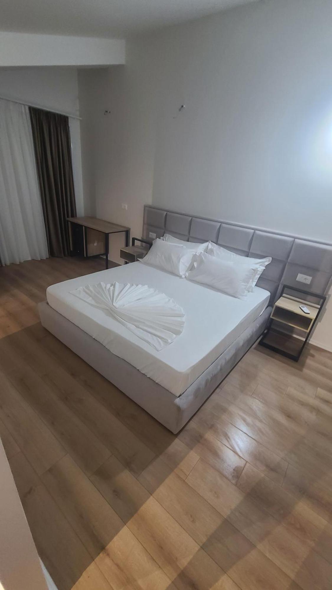 Hotel Noel Vlorë Buitenkant foto