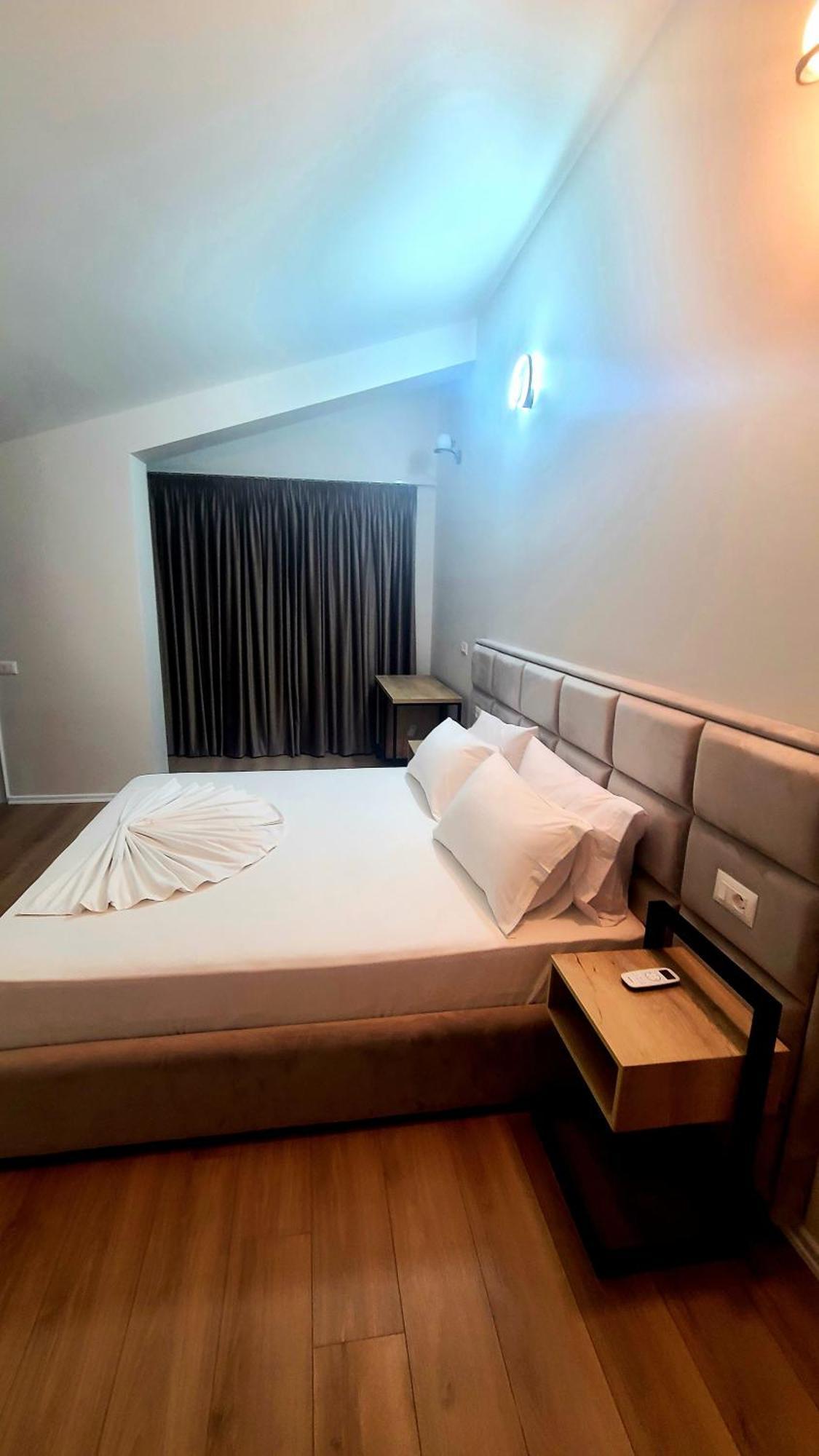 Hotel Noel Vlorë Buitenkant foto
