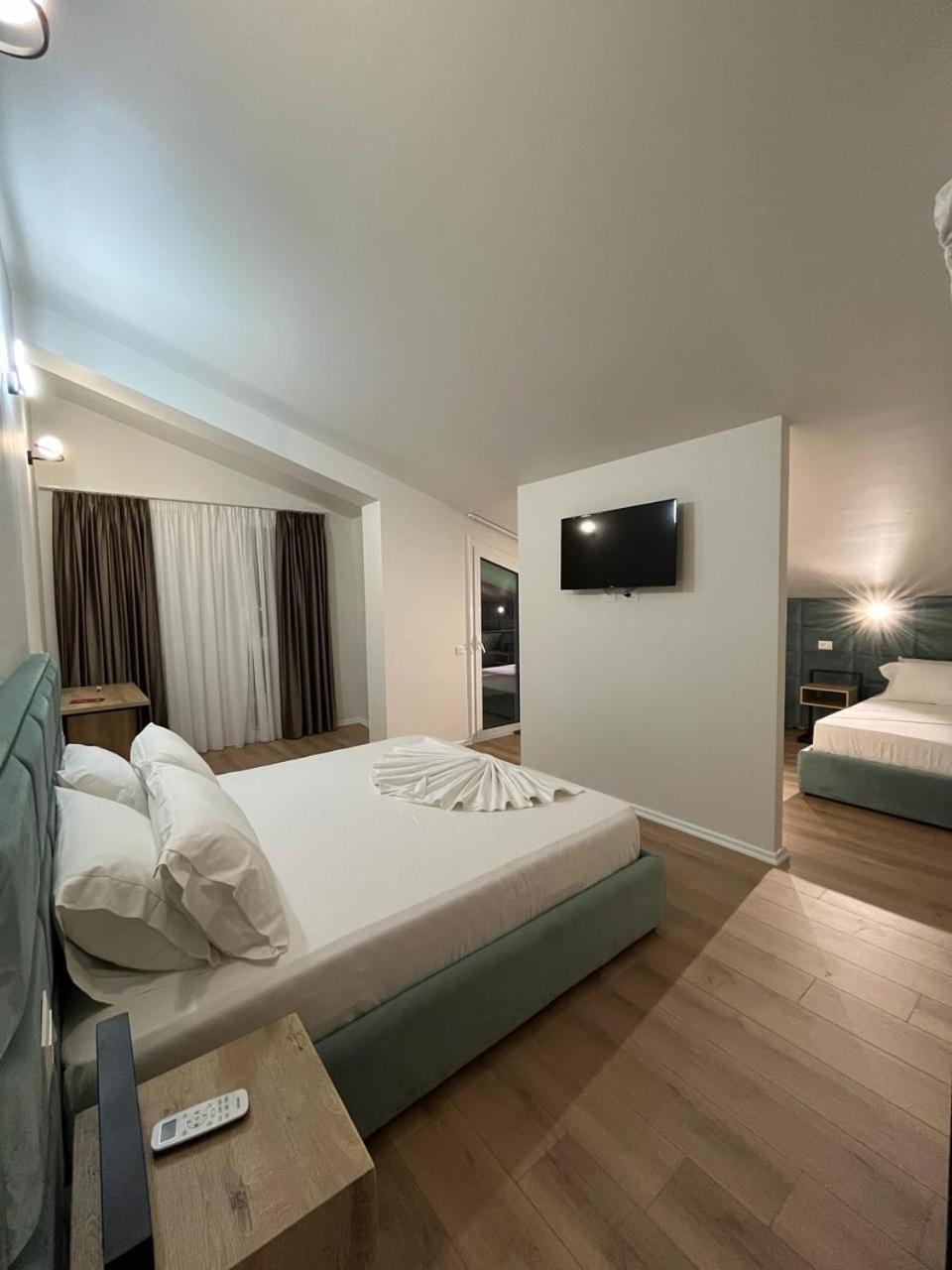 Hotel Noel Vlorë Buitenkant foto