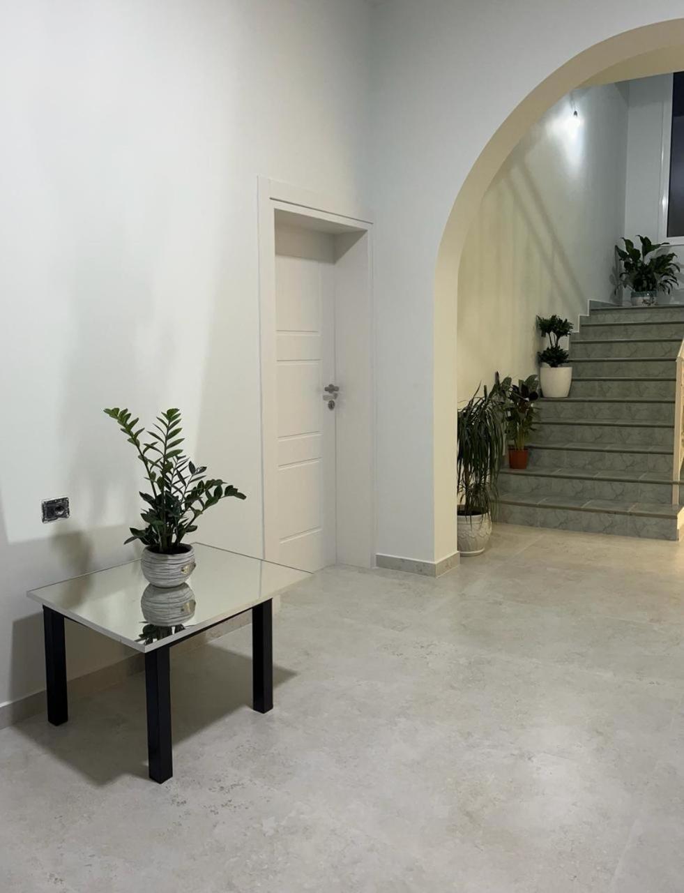Hotel Noel Vlorë Buitenkant foto